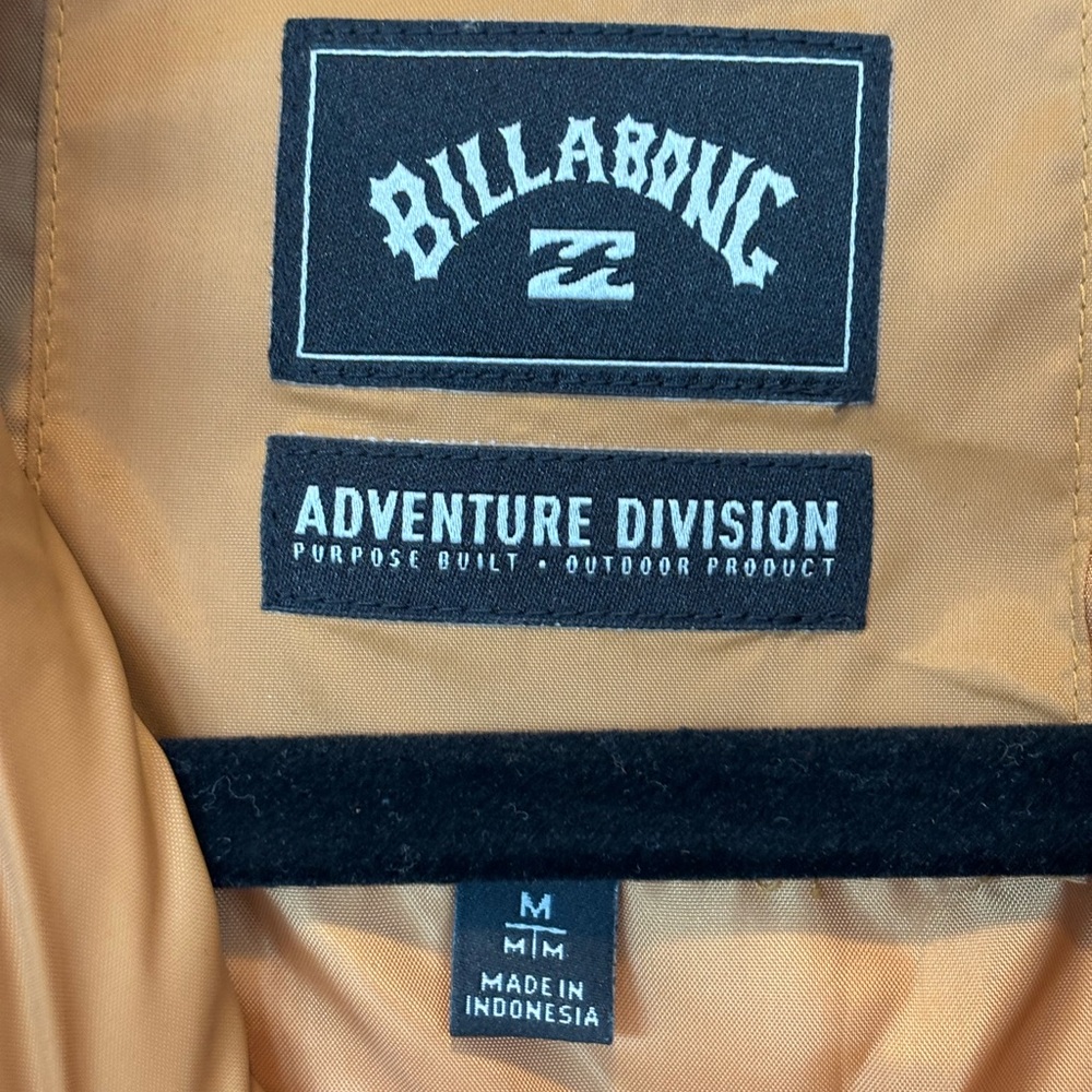 NWT Billabong Tan Puffer Jacket Medium - Picture 8 of 8